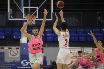 Trijumf Mege, "studenti" ispustili prednost od 14 poena Trijumf Mege, "studenti" ispustili prednost od 14 poena