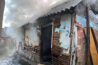 Gorjela stara kuća u Beranama, vatrogasci spriječili širenje vatre Gorjela stara kuća u Beranama, vatrogasci spriječili širenje vatre