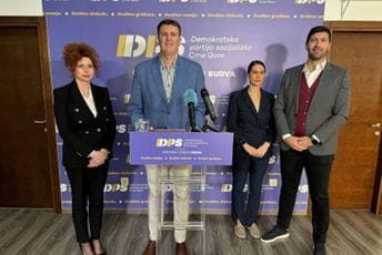 DPS Budva: Za popodne smo skupili 340 potpisa, inicijativa za skraćenje mandata predata Skupštini DPS Budva: Za popodne smo skupili 340 potpisa, inicijativa za skraćenje mandata predata Skupštini