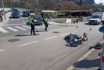 Udes u Sutomoru: Lakše povrijeđen motociklista Udes u Sutomoru: Lakše povrijeđen motociklista