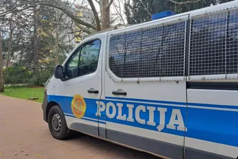 Bar: Varvari, osumnjičeni da su fizički povrijedili tri policajca, braniće sa slobode Bar: Varvari, osumnjičeni da su fizički povrijedili tri policajca, braniće sa slobode