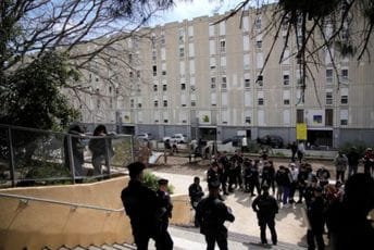 U Marseju 82 osobe uhapšene u operaciji protiv trgovine narkoticima U Marseju 82 osobe uhapšene u operaciji protiv trgovine narkoticima