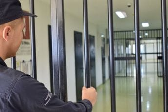 Srbija: Zatvorenik preminuo nakon teškog zlostavljanja, maltretiralo ga više robijaša Srbija: Zatvorenik preminuo nakon teškog zlostavljanja, maltretiralo ga više robijaša