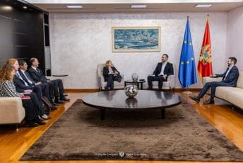 Spajić sa Rosijem: Otvara se linija Bar-Ankona, najbrža veza sa zapadnom Evropom Spajić sa Rosijem: Otvara se linija Bar-Ankona, najbrža veza sa zapadnom Evropom