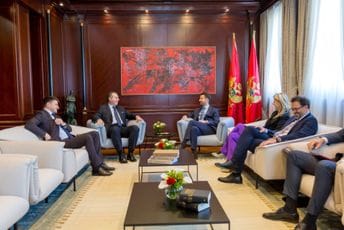 Milatović načelno podržao predloge karijernih diplomata, zatražio preispitivanje nekih političkih predloga Milatović načelno podržao predloge karijernih diplomata, zatražio preispitivanje nekih političkih predloga