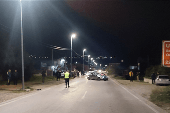 (FOTO) Više osoba povrijeđeno u sudaru tri vozila na putu Bar - Ulcinj (FOTO) Više osoba povrijeđeno u sudaru tri vozila na putu Bar - Ulcinj