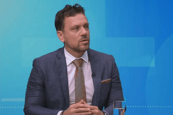 Smijenjen Vuk Kadić