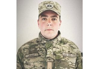 Humanost na djelu: Pripadnik Vojske spasio muškarca koji je sletio u kanal pored puta Humanost na djelu: Pripadnik Vojske spasio muškarca koji je sletio u kanal pored puta