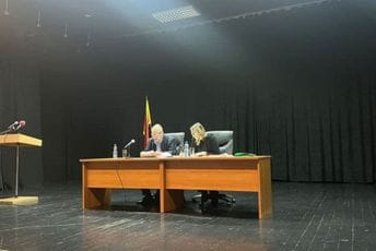 Odbornici Demokrata napustili sjednicu: Krstović jedini legitimni predsjednik Odbornici Demokrata napustili sjednicu: Krstović jedini legitimni predsjednik