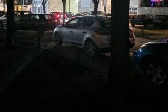 Opština Nikšić se zadužila 9,4 miliona eura za javnu rasvjetu: Svaka sijalica koštala gotovo 900 eura, a na gradskim ulicama neviđelica Opština Nikšić se zadužila 9,4 miliona eura za javnu rasvjetu: Svaka sijalica koštala gotovo 900 eura, a na gradskim ulicama neviđelica