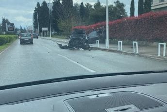 (FOTO) Saobraćajna nezgoda na mostu Milenijum: Pričinjena velika materijalna šteta (FOTO) Saobraćajna nezgoda na mostu Milenijum: Pričinjena velika materijalna šteta