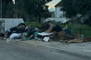 Podgorica: U Bloku 9 ogromna količina smeća, niko ga ne odvozi
