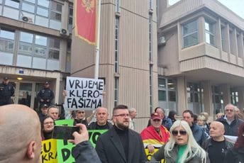 Suđenje i formalno obustavljeno, Batrićević: Uvidjeli su svoju grešku i sami su se povukli (FOTO/VIDEO) Suđenje i formalno obustavljeno, Batrićević: Uvidjeli su svoju grešku i sami su se povukli (FOTO/VIDEO)