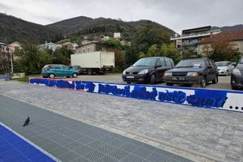 Nekoliko osoba sa fantomkama uništilo mural navijača Hajduka u Tivtu; HNV: Ombudsman da reaguje Nekoliko osoba sa fantomkama uništilo mural navijača Hajduka u Tivtu; HNV: Ombudsman da reaguje