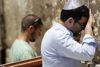U testu za sticanje državljanstva i pitanja odnosa prema Jevrejima
