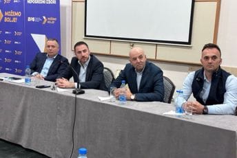 Tribina DPS u Ulcinju: Nastavljamo da uvodimo trendove, zajedno ćemo raditi na jačanju partije nakon izbora Tribina DPS u Ulcinju: Nastavljamo da uvodimo trendove, zajedno ćemo raditi na jačanju partije nakon izbora