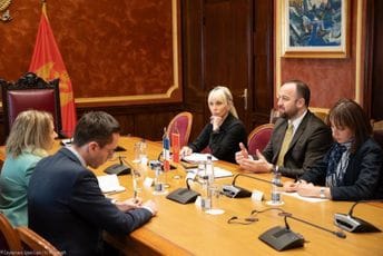 Nikolić: Vlada na staklenim nogama, zavisi od volje antizapadnih snaga