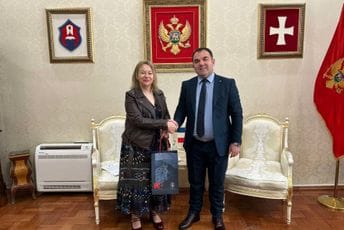 Đurašković sa ambasadorkom Francuske: Posvećenost unapređenju odnosa na ekonomskom, kulturnom, obrazovnom i turističkom planu Đurašković sa ambasadorkom Francuske: Posvećenost unapređenju odnosa na ekonomskom, kulturnom, obrazovnom i turističkom planu