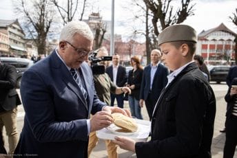 Stanić: 'Tradicionalna' šajkača u Pljevljima, toliko o 'njegoševskoj Crnoj Gori' Stanić: 'Tradicionalna' šajkača u Pljevljima, toliko o 'njegoševskoj Crnoj Gori'