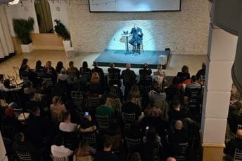 "Dobro veče Crna Goro": Performans Slobodana Marunovića u Njujorku "Dobro veče Crna Goro": Performans Slobodana Marunovića u Njujorku