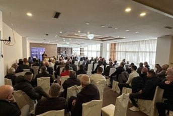 Tribina DPS-a u Rožajama: Nakon reformisanja partije nastaviti snaženje partijske mreže predanim i odgovornim timskim radom Tribina DPS-a u Rožajama: Nakon reformisanja partije nastaviti snaženje partijske mreže predanim i odgovornim timskim radom