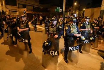 Policija provalila u dom predsjednice Perua u potrazi za luksuznim satovima Policija provalila u dom predsjednice Perua u potrazi za luksuznim satovima