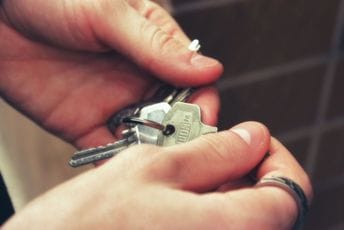 Umjesto "ključeva u ruke" ostao bez para i kuće: Advokat podnio prijavu protiv Podgoričanina Umjesto "ključeva u ruke" ostao bez para i kuće: Advokat podnio prijavu protiv Podgoričanina