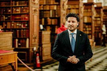 PES: Abazović dao počasno državljanstvo za “ekonomski doprinos”, a Ramaj osumnjičen da je Crnu Goru oštetio za dva miliona eura PES: Abazović dao počasno državljanstvo za “ekonomski doprinos”, a Ramaj osumnjičen da je Crnu Goru oštetio za dva miliona eura