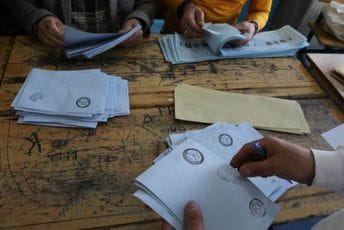 Lokalni izbori u Turskoj: Jedna osoba poginula, 12 je ranjenih Lokalni izbori u Turskoj: Jedna osoba poginula, 12 je ranjenih