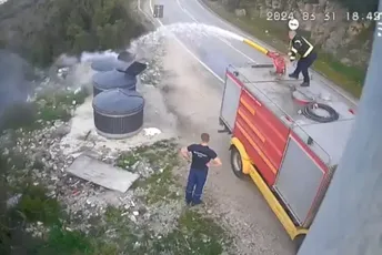 Bar: Zapaljen polupodzemni kontejner, snimak sa nadzorne kamere biće proslijeđen policiji Bar: Zapaljen polupodzemni kontejner, snimak sa nadzorne kamere biće proslijeđen policiji