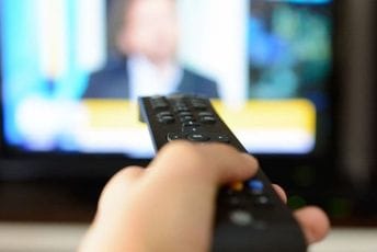 Analiza AMU: Više sopstvene proukcije, ali ograničena programska raznovrsnost na televizijama sa nacionalnim pokrivanjem