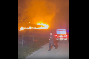 Gorjelo cijelu noć: Lokalizovani požari u Bijelom Polju, bile ugrožene kuće i škola Gorjelo cijelu noć: Lokalizovani požari u Bijelom Polju, bile ugrožene kuće i škola