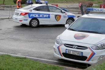 Teška saobraćajna nesreća u Albaniji: Vozilo sletjelo u rijeku, osmoro poginulih Teška saobraćajna nesreća u Albaniji: Vozilo sletjelo u rijeku, osmoro poginulih