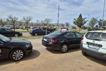 Oglasili se Aerodromi: Preksjutra ćemo razmotriti problem sa taksistima, obavijestićemo i Vladu Oglasili se Aerodromi: Preksjutra ćemo razmotriti problem sa taksistima, obavijestićemo i Vladu