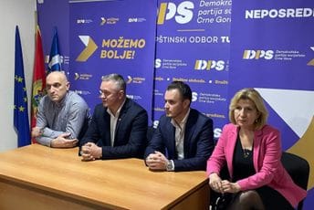 Održana tribina DPS-a u Tuzima: Nastavljamo sa reformama unutar partije, timski rad biće garant uspjeha Održana tribina DPS-a u Tuzima: Nastavljamo sa reformama unutar partije, timski rad biće garant uspjeha