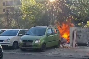 Podgorica: Smeće zapaljeno pored kontejnera, vatra zahvatila parkirano vozilo Podgorica: Smeće zapaljeno pored kontejnera, vatra zahvatila parkirano vozilo