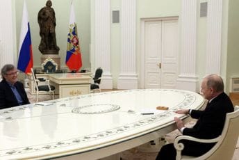 Kusturica kod Putina: “Ovo u Ukrajini je borba za nas” Kusturica kod Putina: “Ovo u Ukrajini je borba za nas”