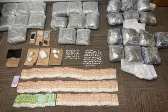 Podgorica: Kod Zećanina pronašli drogu, novac za koji sumnjaju da je stečen prodajom narkotika, kriptovani telefon... Podgorica: Kod Zećanina pronašli drogu, novac za koji sumnjaju da je stečen prodajom narkotika, kriptovani telefon...