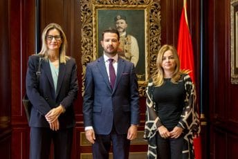 Milatović sa Uljarević i Gorjanc-Prelević: Od suštinske važnosti čuti glas članova porodica golootočkih žrtava Milatović sa Uljarević i Gorjanc-Prelević: Od suštinske važnosti čuti glas članova porodica golootočkih žrtava