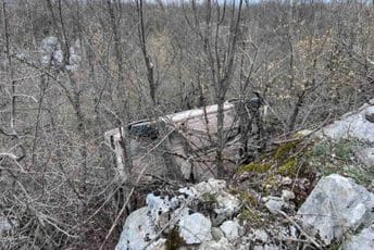 Automobil sletio sa puta, povrijeđena žena Automobil sletio sa puta, povrijeđena žena