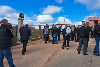 Nakon razgovora sa Mujovićem: Bivši radnici odblokirali rudokope u Župi nikšićkoj Nakon razgovora sa Mujovićem: Bivši radnici odblokirali rudokope u Župi nikšićkoj