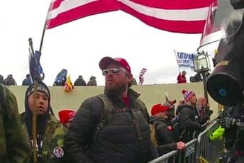 Preko megafona dirigovao napadom na Kapitol: Osuđen na sedam godina zatvora Preko megafona dirigovao napadom na Kapitol: Osuđen na sedam godina zatvora