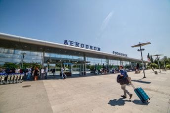 Problemi na podgoričkom aerodromu zbog nevremena: Više letova otkazano, dio preusmjeren, jedan avion vratio se za Beograd...