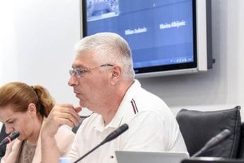 Đuranović: Uvoz hrane 16 puta veći nego izvoz, mjere nisu dale dobre rezultate Đuranović: Uvoz hrane 16 puta veći nego izvoz, mjere nisu dale dobre rezultate