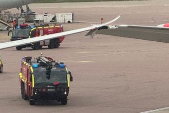 Incident na aerodromu Hitrou, sudarila se dva aviona (VIDEO) Incident na aerodromu Hitrou, sudarila se dva aviona (VIDEO)