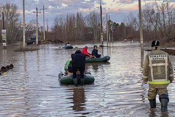 Pukla brana u Rusiji, evakuisano više od hiljadu ljudi zbog poplave Pukla brana u Rusiji, evakuisano više od hiljadu ljudi zbog poplave