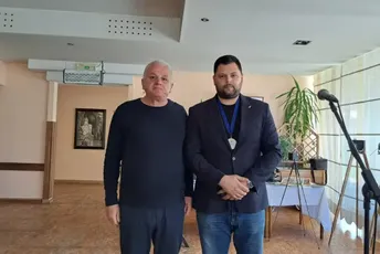 "Mi smo njegova hrišćanska braća": Udruženje novinara CG Kovačeviću dodijelilo - spomenicu "Mi smo njegova hrišćanska braća": Udruženje novinara CG Kovačeviću dodijelilo - spomenicu