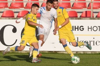 Otrant 'odgovorio' Bokelju: Ista meta - isto odstojanje, Ulcinjani trijumfovali i na DG areni Otrant 'odgovorio' Bokelju: Ista meta - isto odstojanje, Ulcinjani trijumfovali i na DG areni