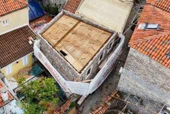 Mještani Budve traže zaustavljanje radova u Starom gradu: „Prizemni objekat“ unio razdor među komšije Mještani Budve traže zaustavljanje radova u Starom gradu: „Prizemni objekat“ unio razdor među komšije