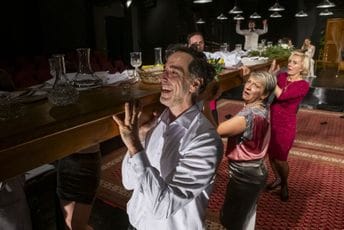 Kamerni teatar 55 iz Sarajeva gostuje u Podgorici: Mađelijeva "Malograđanska svadba" otvara RUTA festival Kamerni teatar 55 iz Sarajeva gostuje u Podgorici: Mađelijeva "Malograđanska svadba" otvara RUTA festival